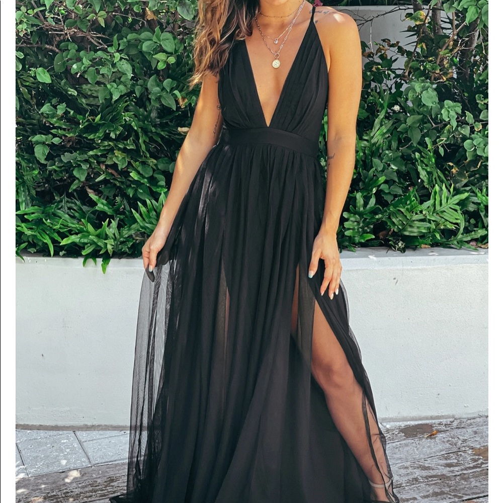 Black deep v tulle maxi dress with slit